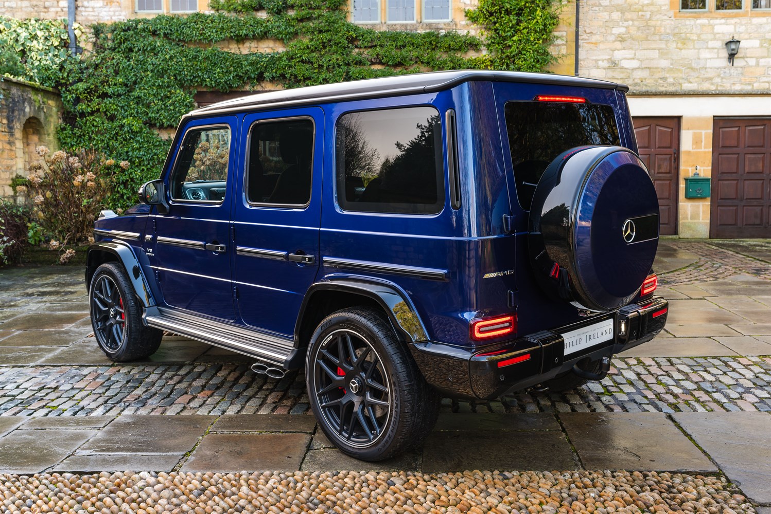 https://philipireland.com/_userfiles/pages/images/cars/g63_mystic_blue_bright/mercedes_g63_7_1498x1000.jpg