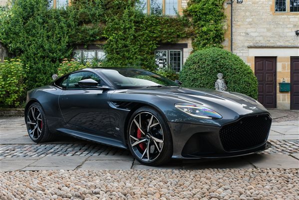 Aston Martin DBS SUPERLEGGERA 