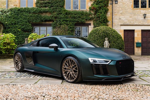 AUDI R8 V10 PLUS 