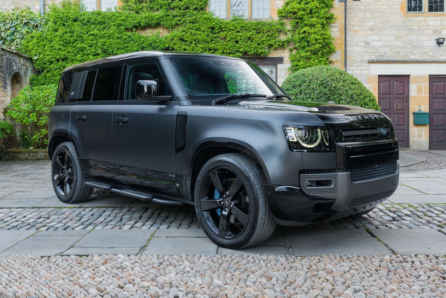 Land Rover Defender 110 V8 Carpathian Edition