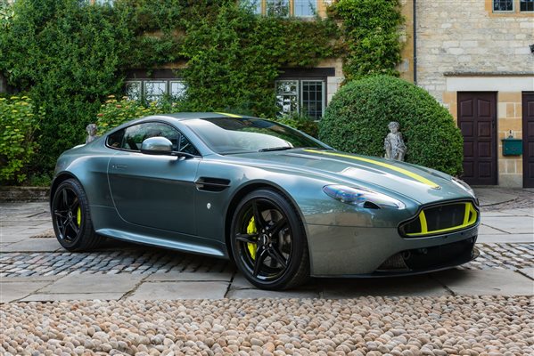 Aston Martin Vantage AMR